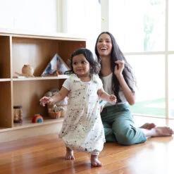 Ergobaby Babyschlafsack On The Move Sleep Bag (18-36 L) TOG 2.5 - Sheep -Babyprodukte Laden ergobaby babyschlafsack on the move sleep bag 18 36 l tog 2 5 sheep 1