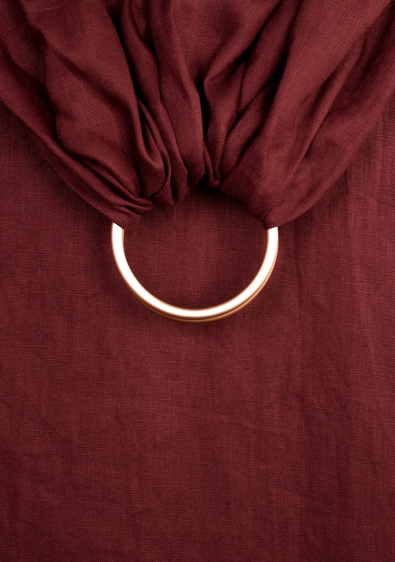 Ring Sling Tragetuch "BORDEAUX" In Bordeauxrot Mit Roségoldenen Ringen 5 Ring Sling Tragetuch "BORDEAUX" In Bordeauxrot Mit Roségoldenen Ringen – Bild 3