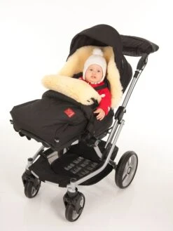 Lammfell-Fußsack "Duub" In Schwarz - (L)88 X (B)47 Cm -Babyprodukte Laden kaiser naturfellprodukte lammfell fusssack duub in schwarz l 88 x b 47 cm 3