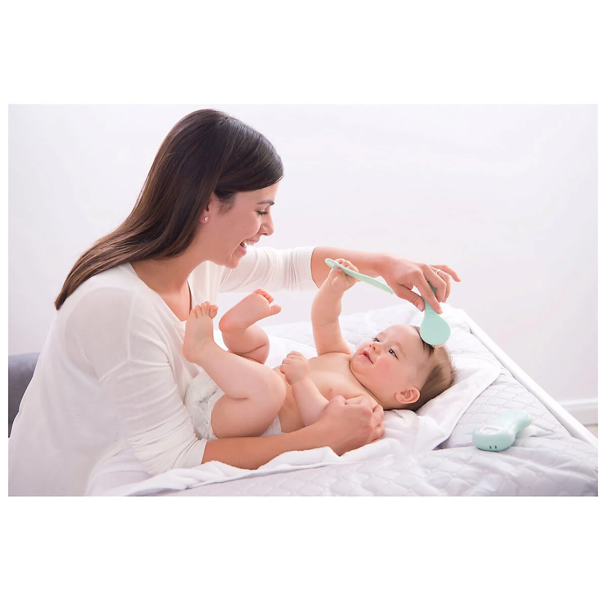 Rotho Babydesign Kamm & Bürste Mit Naturborsten Swedish Green 4 Rotho Babydesign Kamm & Bürste Mit Naturborsten Swedish Green – Bild 2